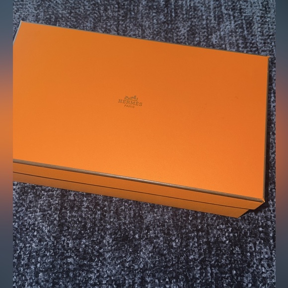Hermes shoe Box with ribbon. - Picture 1 of 5
